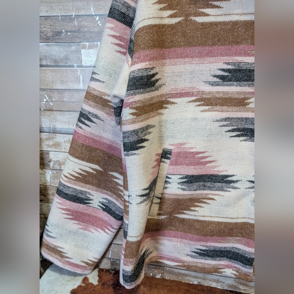 New Aztec Southwest Shacket - Picture 6 of 16